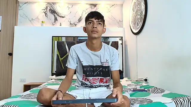 Snapshot of PRETTY_SEX1 chatting on September 13, 7:19 am PRETTY SEX1 online show from September 13, 7:19 am
