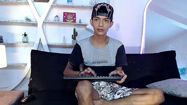 PRETTY SEX1 online show from October 27, 1:12 pm