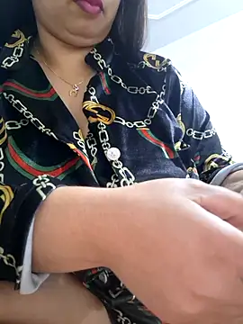 rousaa online show from April 29, 8:26 pm