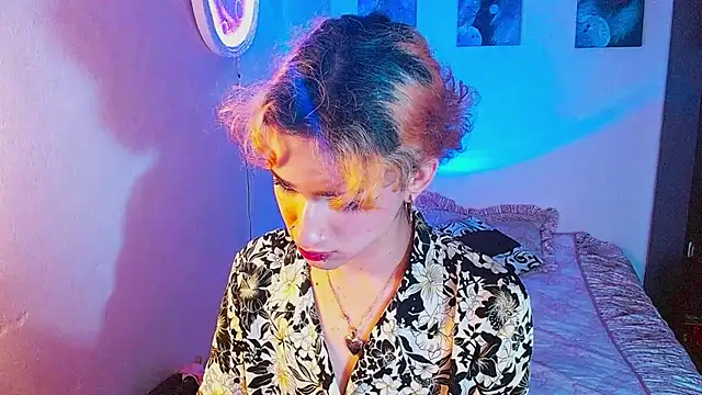 Snapshot of meghan_devil_ chatting on October 9, 4:46 am meghan devil online show from October 9, 4:46 am