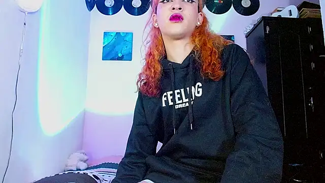 Snapshot of meghan_devil_ chatting on September 13, 6:13 am meghan devil online show from September 13, 6:13 am