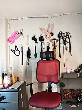 Snapshot of angierot2025 chatting on December 4, 2:10 am angierot2025 online show from December 4, 2:10 am