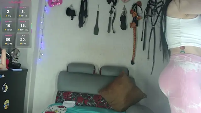 Snapshot of angierot2025 chatting on November 7, 1:43 am angierot2025 online show from November 7, 1:43 am