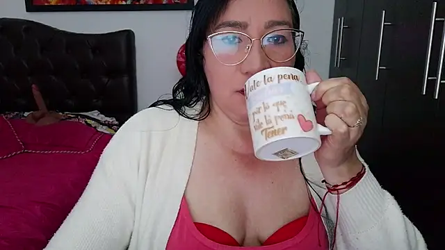 Snapshot of Grace_mature_milf chatting on July 15, 10:22 am Grace mature milf online show from July 15, 10:22 am