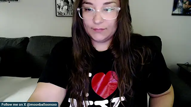 Snapshot of MoonBalloons chatting on September 28, 1:01 am MoonBalloons online show from September 28, 1:01 am