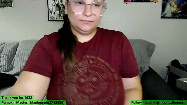 Snapshot of MoonBalloons chatting on October 12, 2:24 am MoonBalloons online show from October 12, 2:24 am