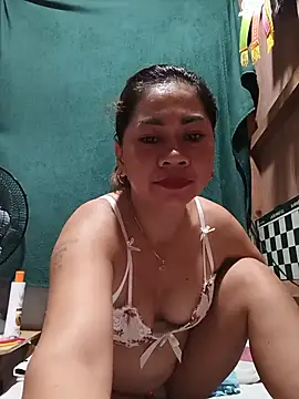 Snapshot of sexybitch_02 chatting on June 12, 6:49 pm sexybitch 02 online show from June 12, 6:49 pm
