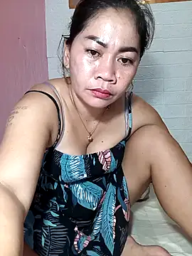 Snapshot of sexybitch_02 chatting on July 2, 5:02 am sexybitch 02 online show from July 2, 5:02 am