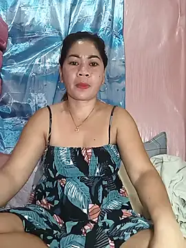 Snapshot of sexybitch_02 chatting on June 25, 7:19 pm sexybitch 02 online show from June 25, 7:19 pm
