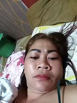 Snapshot of sexybitch_02 chatting on February 12, 12:49 pm sexybitch 02 online show from February 12, 12:49 pm