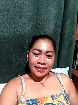 Snapshot of sexybitch_02 chatting on June 11, 12:32 am sexybitch 02 online show from June 11, 12:32 am