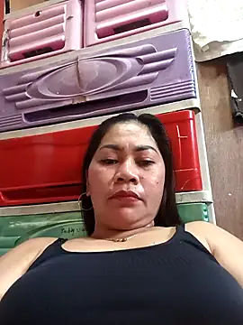 Snapshot of sexybitch_02 chatting on February 6, 5:25 am sexybitch 02 online show from February 6, 5:25 am