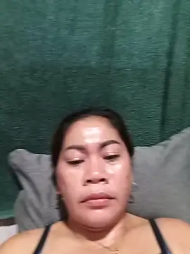 Snapshot of sexybitch_02 chatting on June 15, 6:24 am sexybitch 02 online show from June 15, 6:24 am