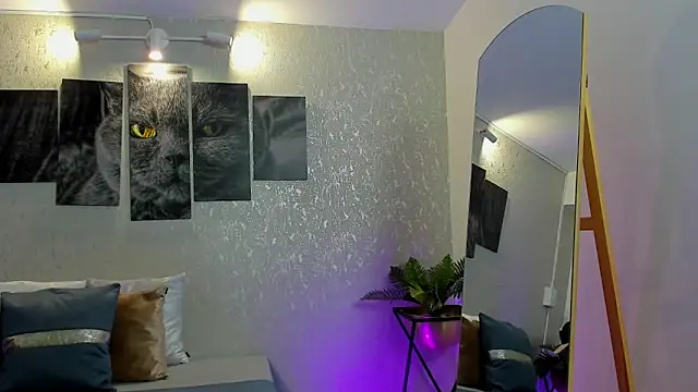 nils saint online show from October 25, 4:00 am