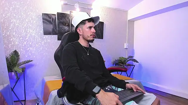 nils saint online show from November 26, 4:01 am