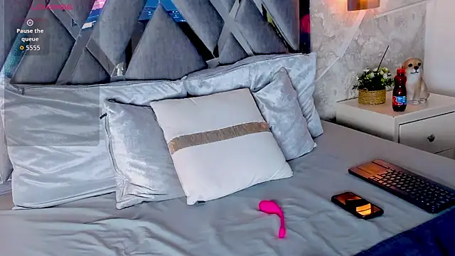 nils saint online show from November 15, 8:29 am