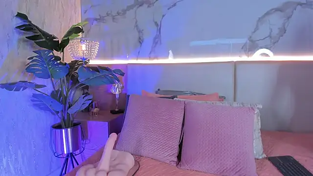 ValSmith  online show from March 11, 4:39 am