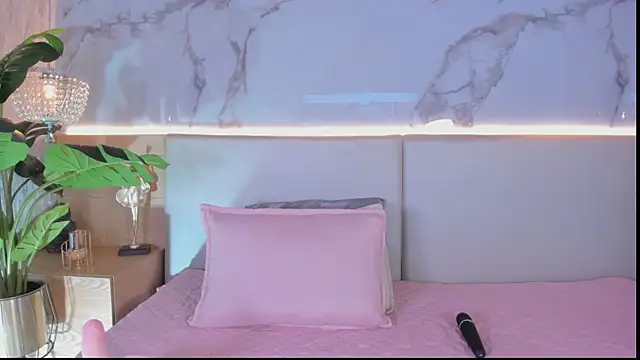 ValSmith  online show from April 13, 4:27 am