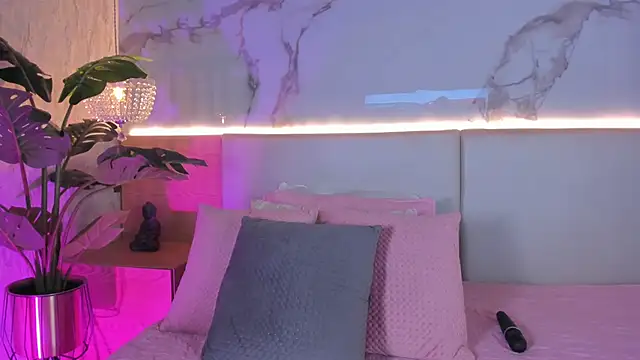 ValSmith  online show from November 8, 3:43 am