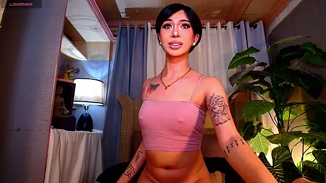 Snapshot of UrMassiveCockSabrinaOnTop chatting on November 16, 6:23 pm UrMassiveCockSabrinaOnTop online show from November 16, 6:23 pm