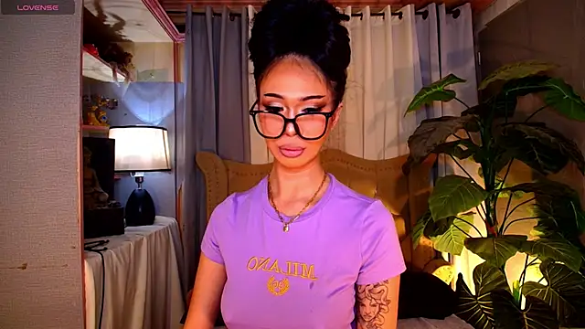 Snapshot of UrMassiveCockSabrinaOnTop chatting on November 14, 5:38 pm UrMassiveCockSabrinaOnTop online show from November 14, 5:38 pm