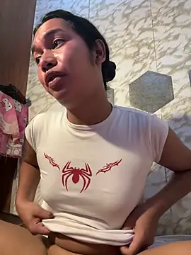 Snapshot of youryummybaby chatting on February 8, 8:12 am youryummybaby online show from February 8, 8:12 am