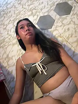 Snapshot of youryummybaby chatting on March 1, 7:08 am youryummybaby online show from March 1, 7:08 am