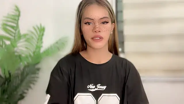 Snapshot of serpenthena_goddess chatting on October 27, 7:42 am serpenthena goddess online show from October 27, 7:42 am