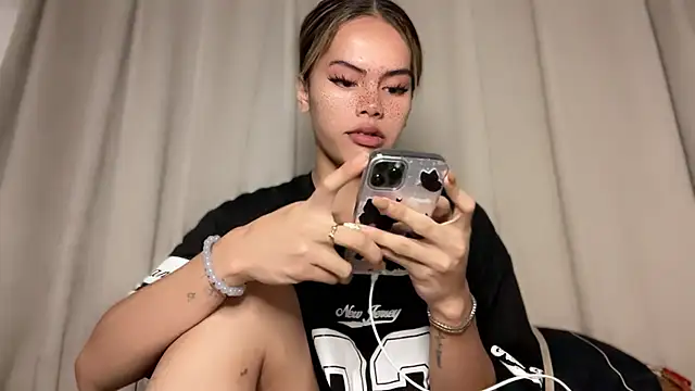 Snapshot of serpenthena_goddess chatting on November 11, 6:36 pm serpenthena goddess online show from November 11, 6:36 pm