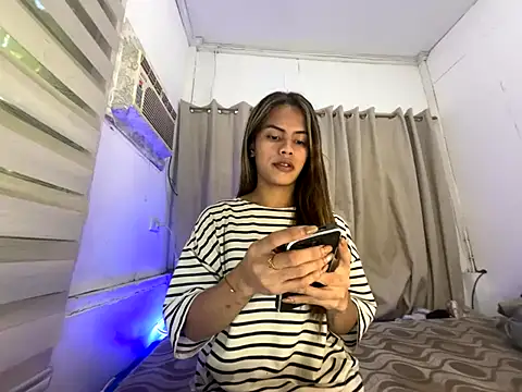 Snapshot of serpenthena_goddess chatting on October 24, 4:44 am serpenthena goddess online show from October 24, 4:44 am