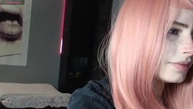 Snapshot of PieraMarch chatting on February 17, 8:06 pm PieraMarch online show from February 17, 8:06 pm