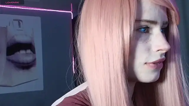 Snapshot of PieraMarch chatting on February 25, 6:41 pm PieraMarch online show from February 25, 6:41 pm