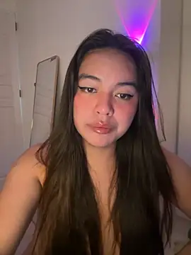 Snapshot of urasianlady chatting on November 12, 11:58 am urasianlady online show from November 12, 11:58 am