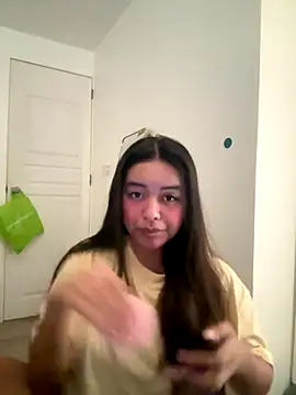 Snapshot of urasianlady chatting on October 23, 6:34 am urasianlady online show from October 23, 6:34 am