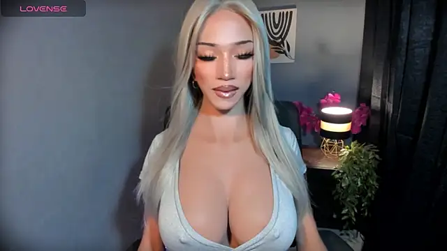 Snapshot of AiraCumSlut chatting on March 31, 8:11 pm AiraCumSlut online show from March 31, 8:11 pm