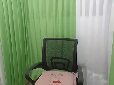 Snapshot of Slutty_baby19 chatting on February 16, 11:42 am Slutty baby19 online show from February 16, 11:42 am