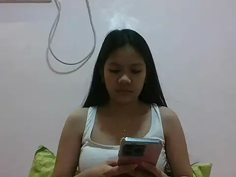 Snapshot of sweetcherry23 chatting on February 20, 1:24 am sweetcherry23 online show from February 20, 1:24 am