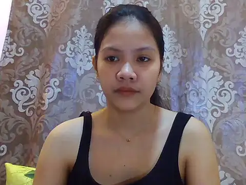 Snapshot of sweetcherry23 chatting on November 28, 12:33 am sweetcherry23 online show from November 28, 12:33 am