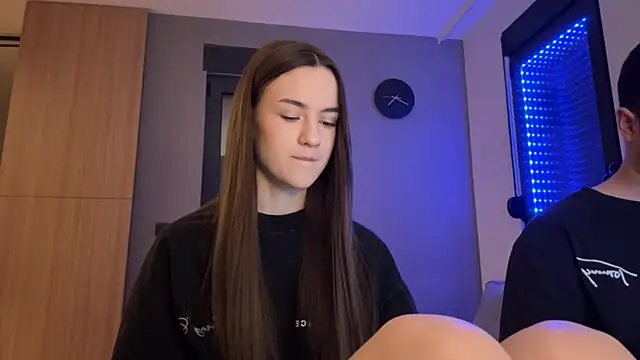 Snapshot of TenDouble chatting on December 3, 1:06 am TenDouble online show from December 3, 1:06 am