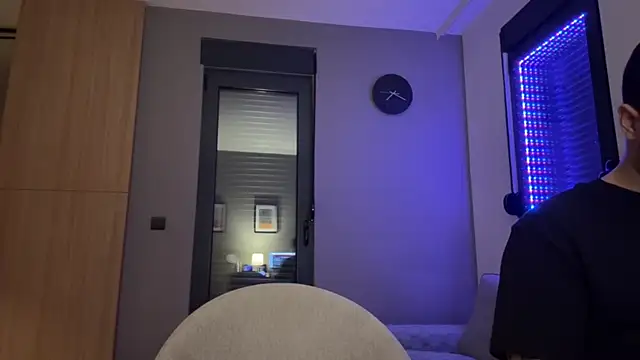 Snapshot of TenDouble chatting on November 30, 10:10 pm TenDouble online show from November 30, 10:10 pm