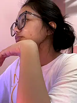 aaliyah walker online show from December 5, 9:30 am