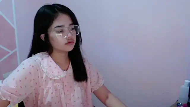 aaliyah walker online show from November 17, 11:47 am