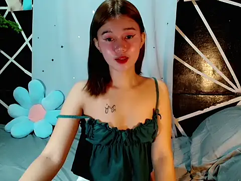 Snapshot of urgirl_mikah chatting on September 28, 10:39 pm urgirl mikah online show from September 28, 10:39 pm