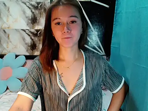 Snapshot of urgirl_mikah chatting on December 3, 4:35 am urgirl mikah online show from December 3, 4:35 am