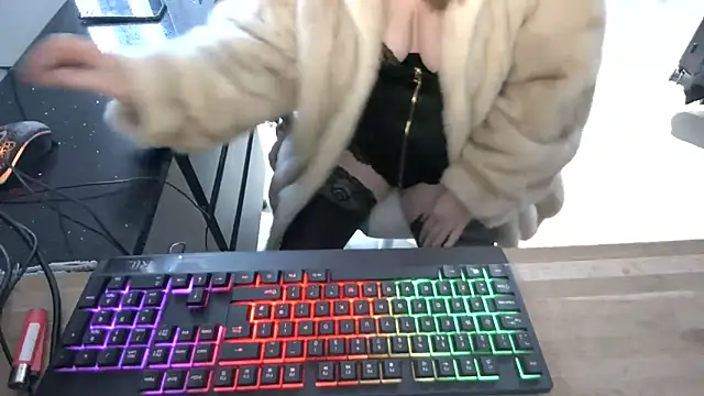 foxyroxymilf online show from March 18, 10:18 am