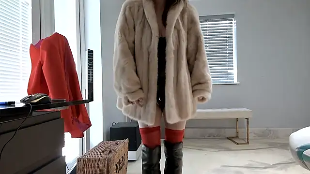 Snapshot of foxyroxymilf chatting on November 17, 11:47 am foxyroxymilf online show from November 17, 11:47 am