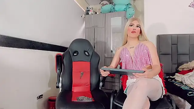 Snapshot of thiara_veky chatting on November 4, 7:06 pm thiara veky online show from November 4, 7:06 pm