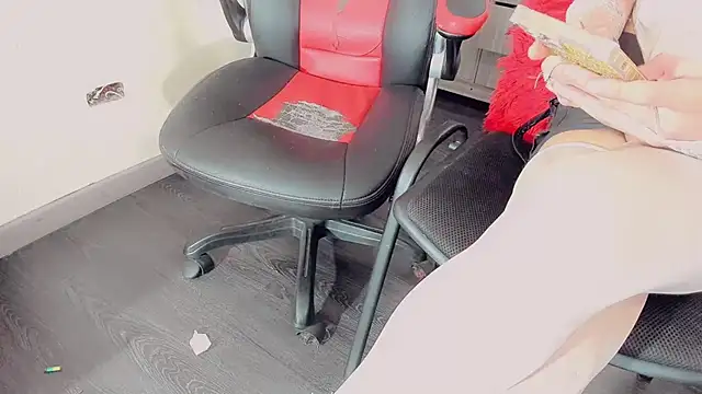 Snapshot of thiara_veky chatting on November 6, 7:07 pm thiara veky online show from November 6, 7:07 pm