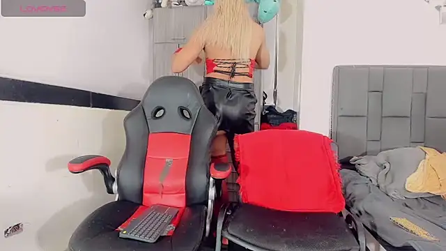 Snapshot of thiara_veky chatting on November 24, 7:25 pm thiara veky online show from November 24, 7:25 pm