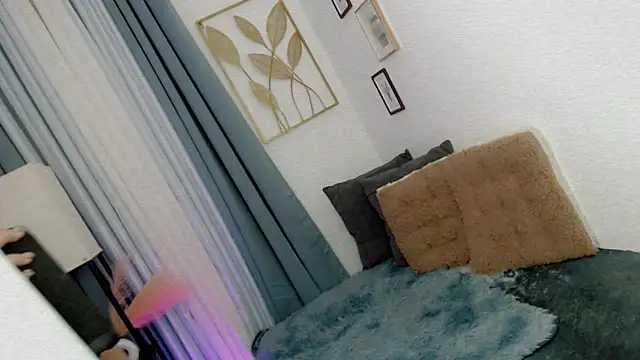 PrettyBlythes TS online show from April 8, 2:51 pm